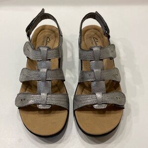 Clarks adjustable back sandals size 7.5